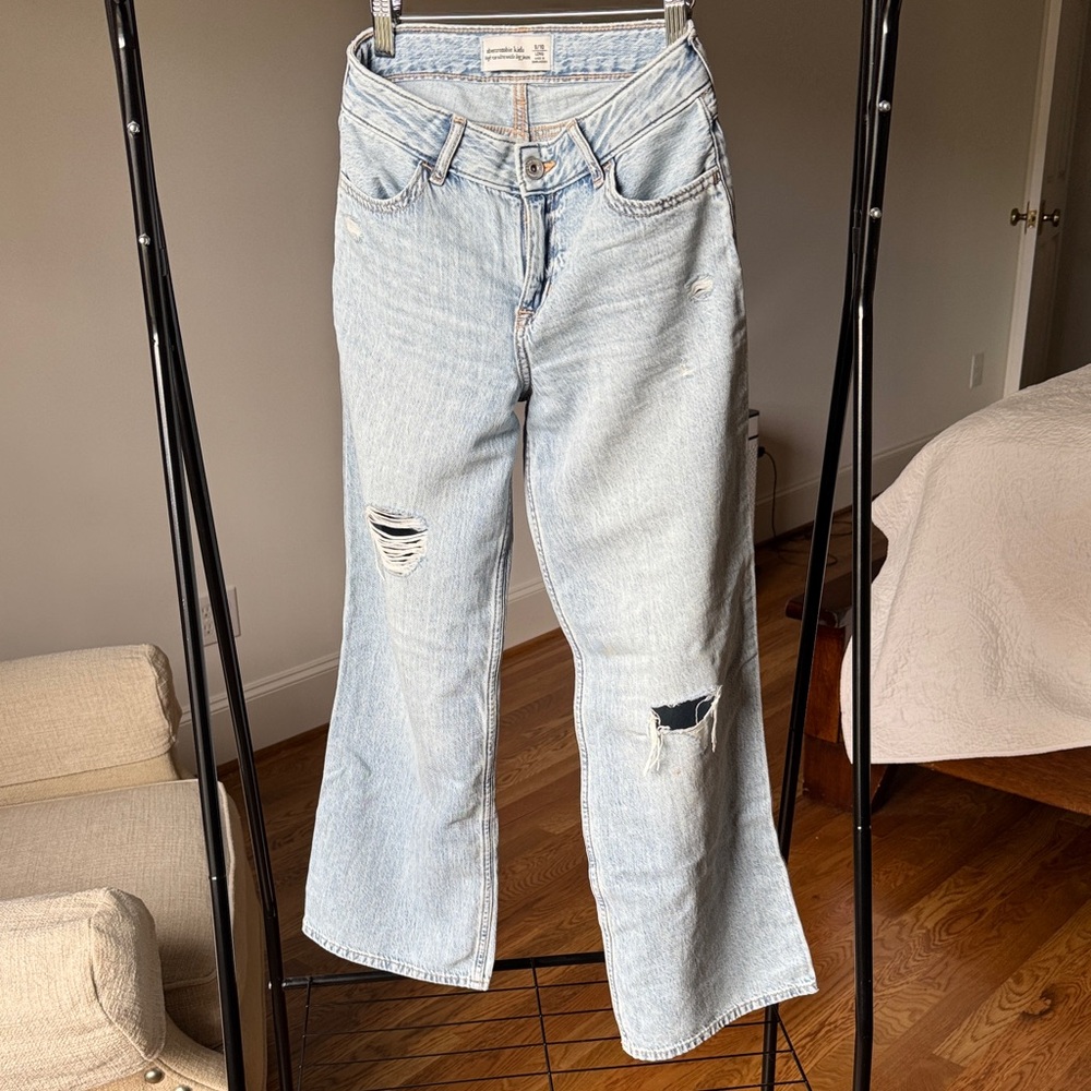 Abercrombie Kids High-Rise Wide Leg Jeans | Light Wash | Size 8/10 | Like New